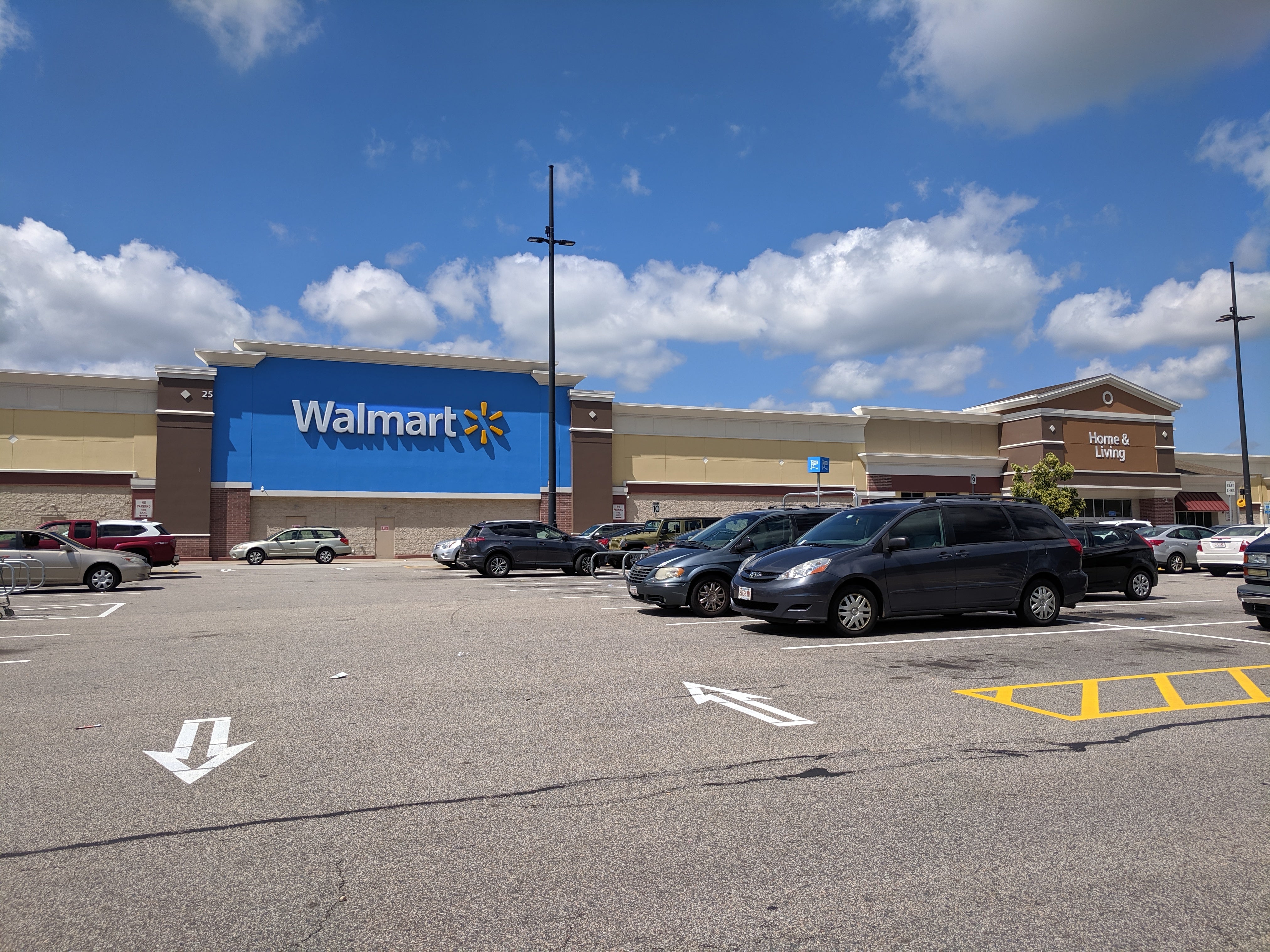 81 Walmart employees at Massachusetts store test positive for coronavirus